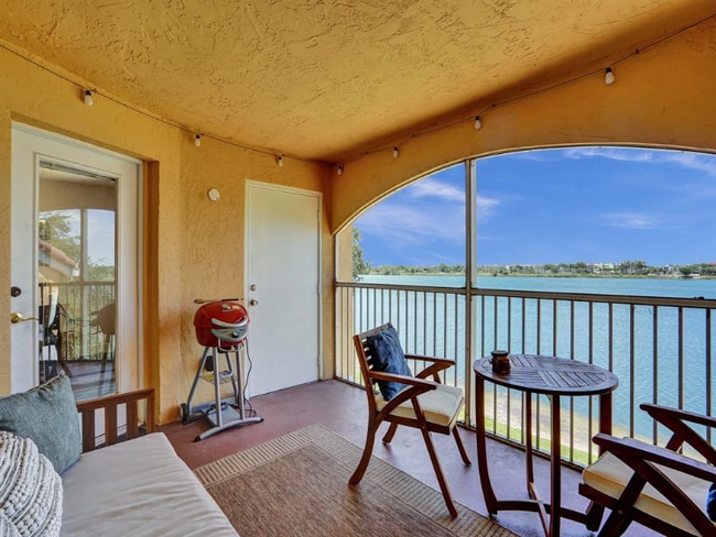 2351 NW 33rd St in Oakland Park, FL - Building Photo - Building Photo