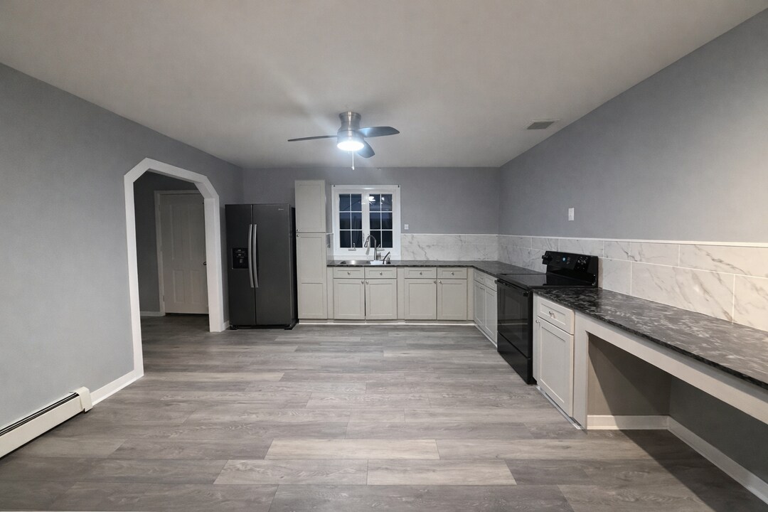 325 Richfield St in Troy, NY - Building Photo