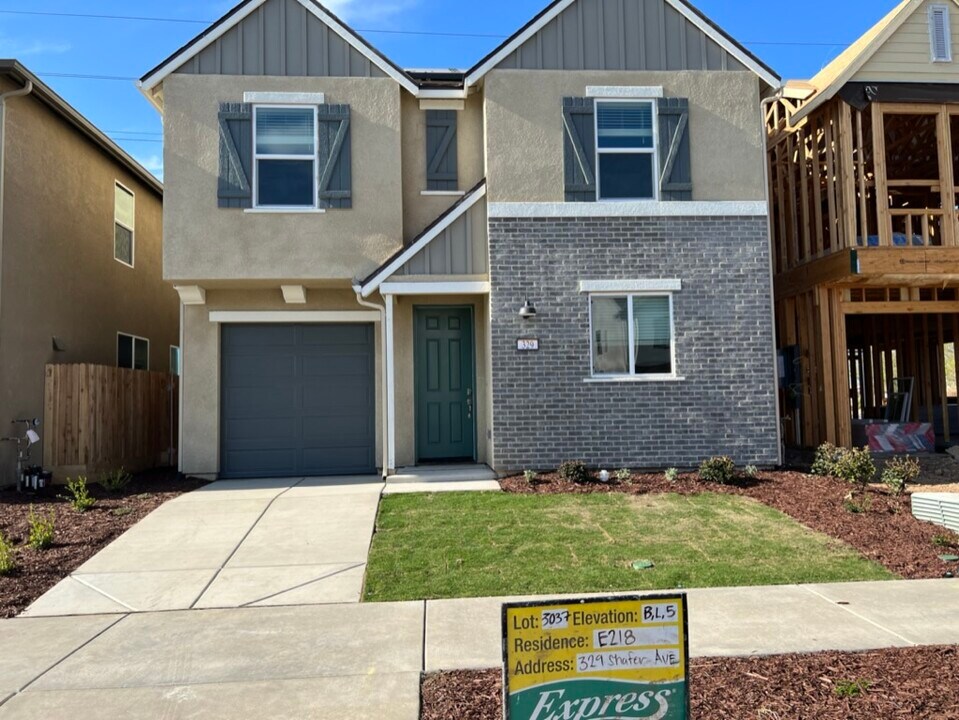 329 Shafer Ave, Unit Room 3 in Merced, CA - Building Photo