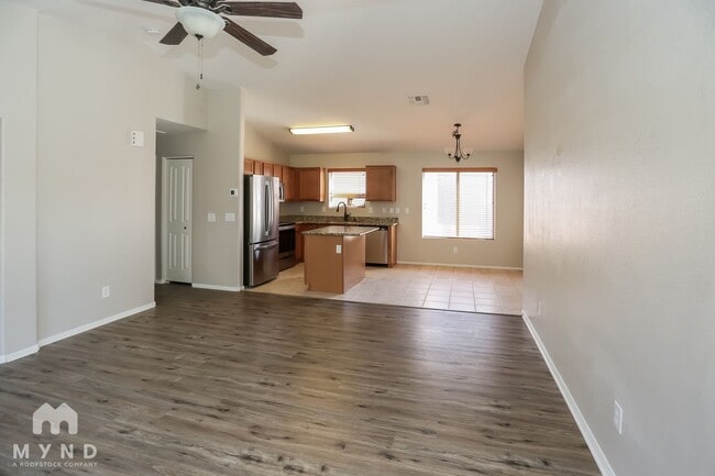 41613 W Sunland Dr in Maricopa, AZ - Foto de edificio - Building Photo