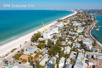 403 Gulf Way in St Pete Beach, FL - Building Photo - Building Photo