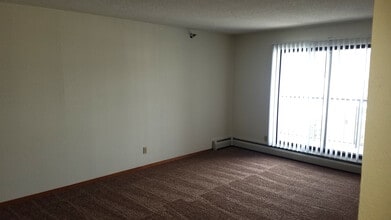 Round Lake Estates in Little Canada, MN - Building Photo - Building Photo