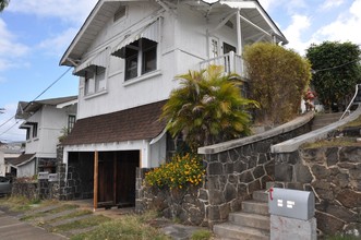 Iolani Ave Cottages in Honolulu, HI - Building Photo - Building Photo