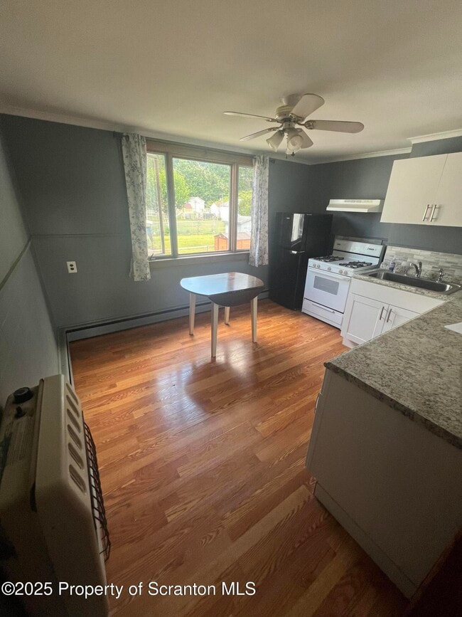 1306 Adams Ave in Dunmore, PA - Building Photo - Building Photo