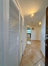 555 NE 30th St, Unit 1004 in Miami, FL - Foto de edificio - Building Photo