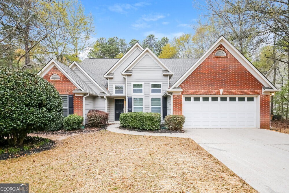 5563 Newberry Point Dr in Flowery Branch, GA - Building Photo