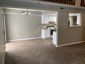 1384 Sanzon Dr in Fairborn, OH - Foto de edificio - Building Photo