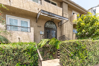 14161 Riverside Dr in Sherman Oaks, CA - Building Photo - Building Photo