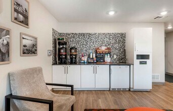 Furnished Studio-St Paul - Woodbury in Woodbury, MN - Building Photo - Building Photo