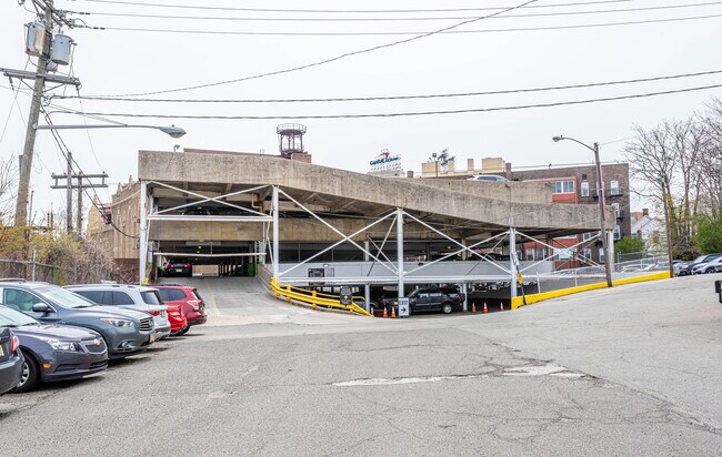 Artwalk Towers in Jersey City, NJ - Foto de edificio - Building Photo