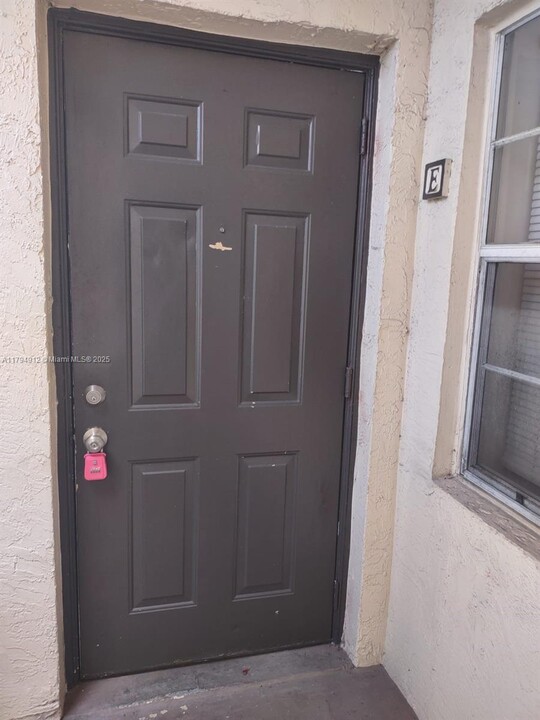 680 Cypress Club Way in Pompano Beach, FL - Building Photo