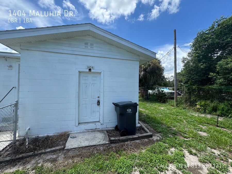 1404 Maluhia Dr in Tampa, FL - Building Photo