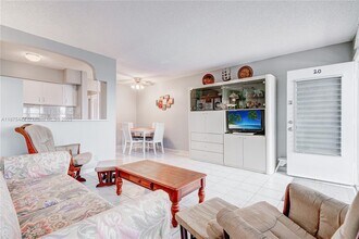 800 SW 10th Terrace in Hallandale Beach, FL - Building Photo - Building Photo