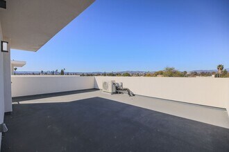 2811 Cloverdale Ave-Unit -2811 in Los Angeles, CA - Building Photo - Building Photo