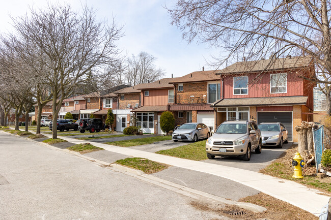 116 Neddie Dr in Toronto, ON - Building Photo - Primary Photo