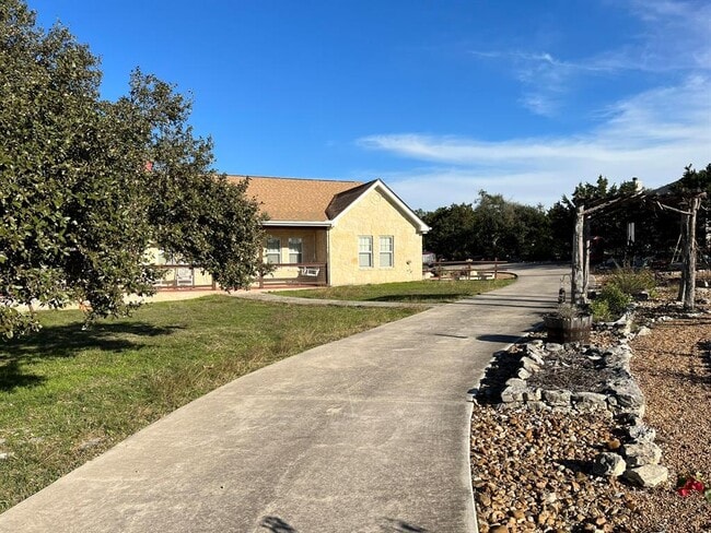 845 Rutherford in Fischer, TX - Building Photo - Building Photo