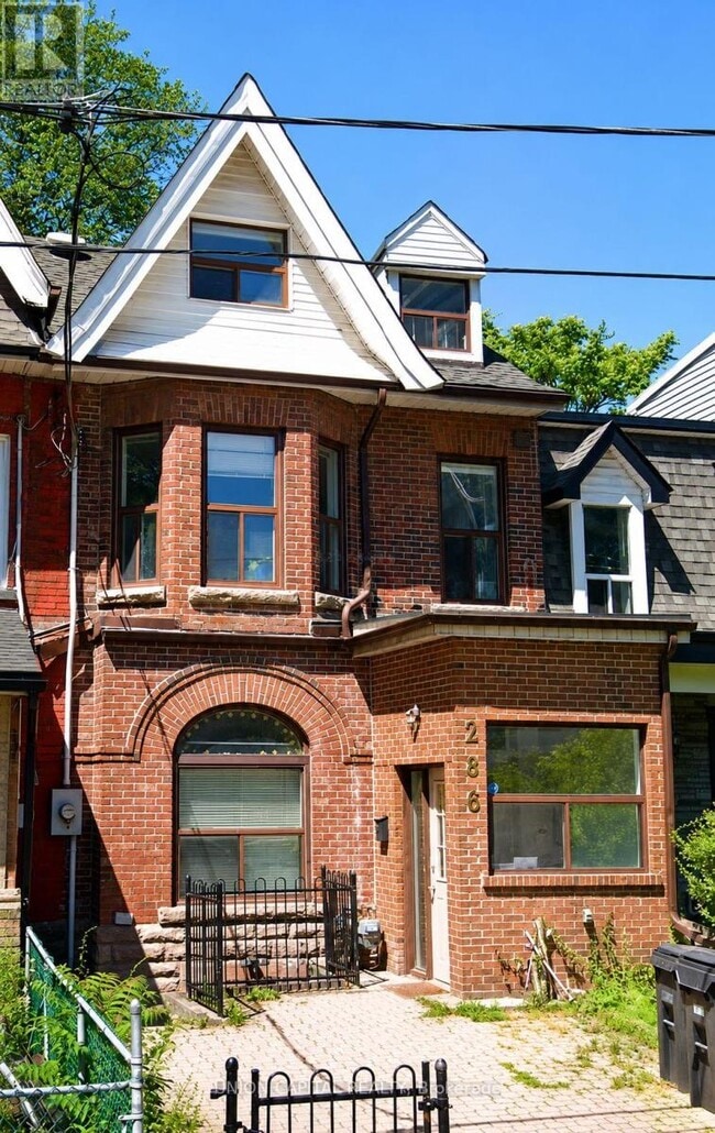 286 Robert St