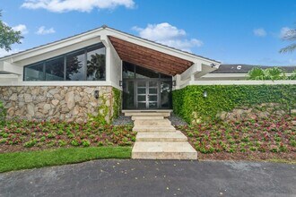 15405 SW 73rd Ct in Palmetto Bay, FL - Building Photo - Building Photo