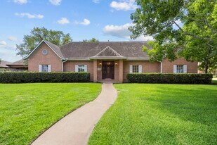 616 Westwood Cir in La Marque, TX - Building Photo