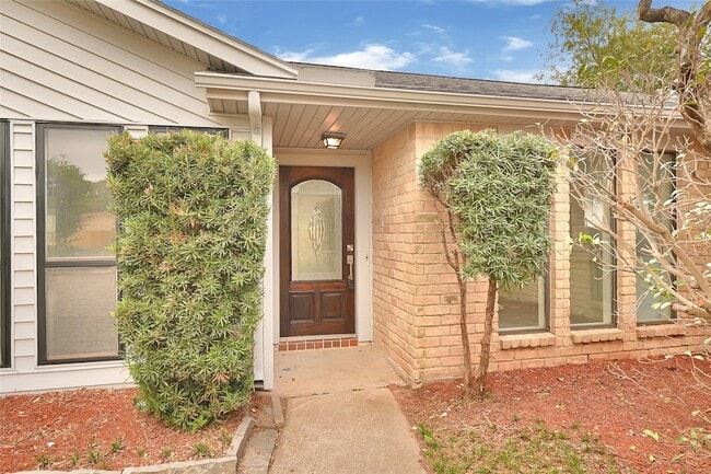 8726 Wildforest Dr in Houston, TX - Building Photo - Building Photo