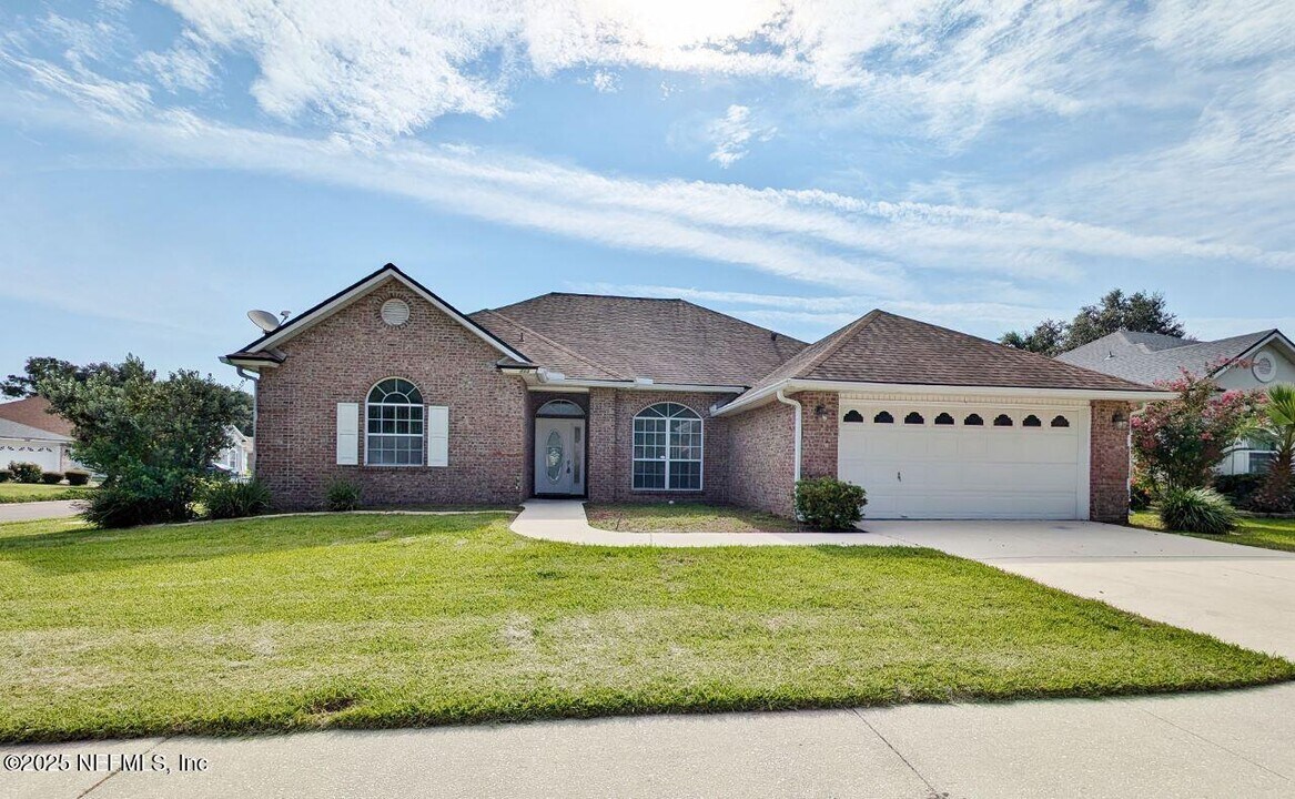 2413 Cedar Trace Dr W in Jacksonville, FL - Foto de edificio