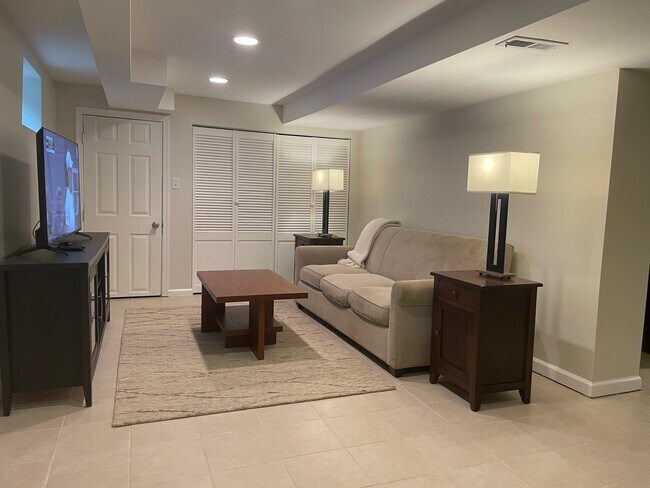 2502 Sanford St, Unit Bright Furnished 1 BR in Alexandria, VA - Building Photo - Building Photo