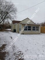 2532 Lavelle Rd in Flint, MI - Building Photo