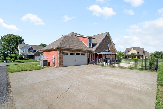 1049 Black Gum Ln in Clarksville, TN - Building Photo - Building Photo