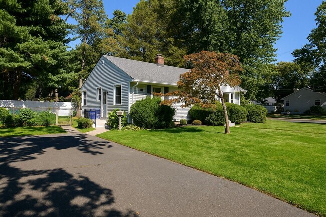 361 Meadowbrook Ave in Eatontown, NJ - Building Photo - Building Photo