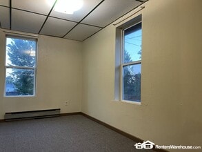 216 1/2 E Slocumb St in Rice Lake, WI - Foto de edificio - Building Photo