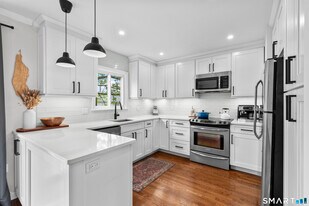 63 Myano Ln in Stamford, CT - Building Photo