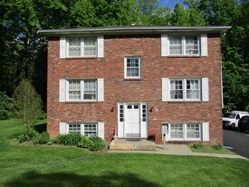 11 Old Allamuchy Rd, Unit 2 in Hackettstown, NJ - Building Photo