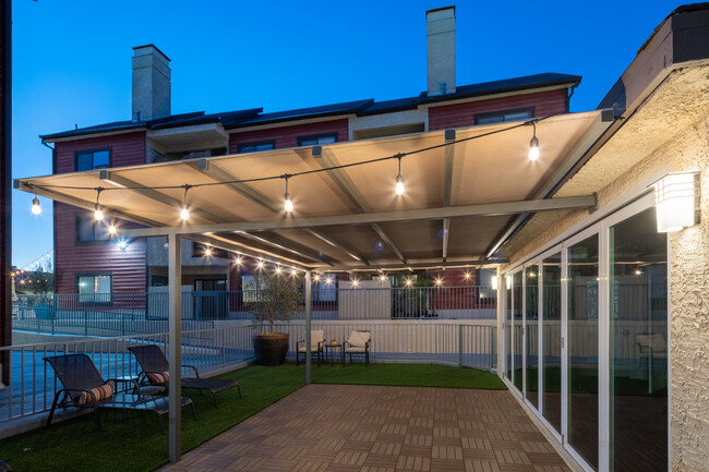 524 Venice Way in Inglewood, CA - Foto de edificio - Building Photo