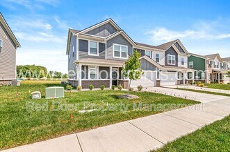 2954 Grand Rdg Dr in Greenwood, IN - Foto de edificio - Building Photo