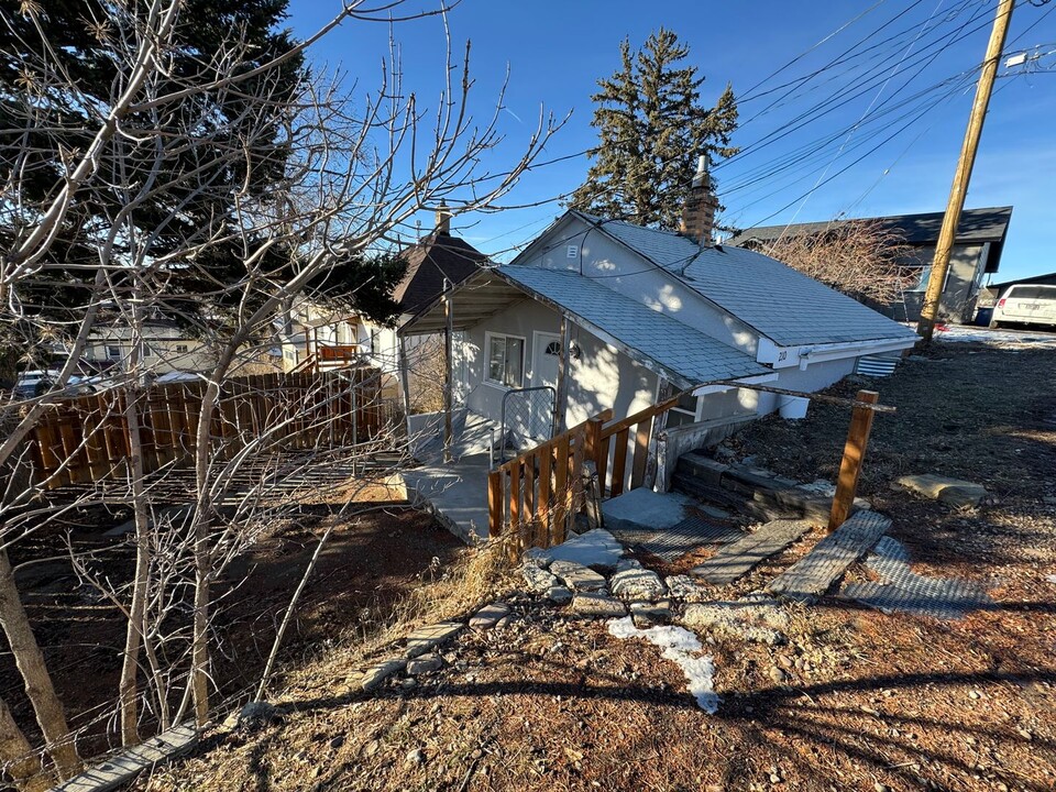 210 22nd St NE in Black Eagle, MT - Building Photo