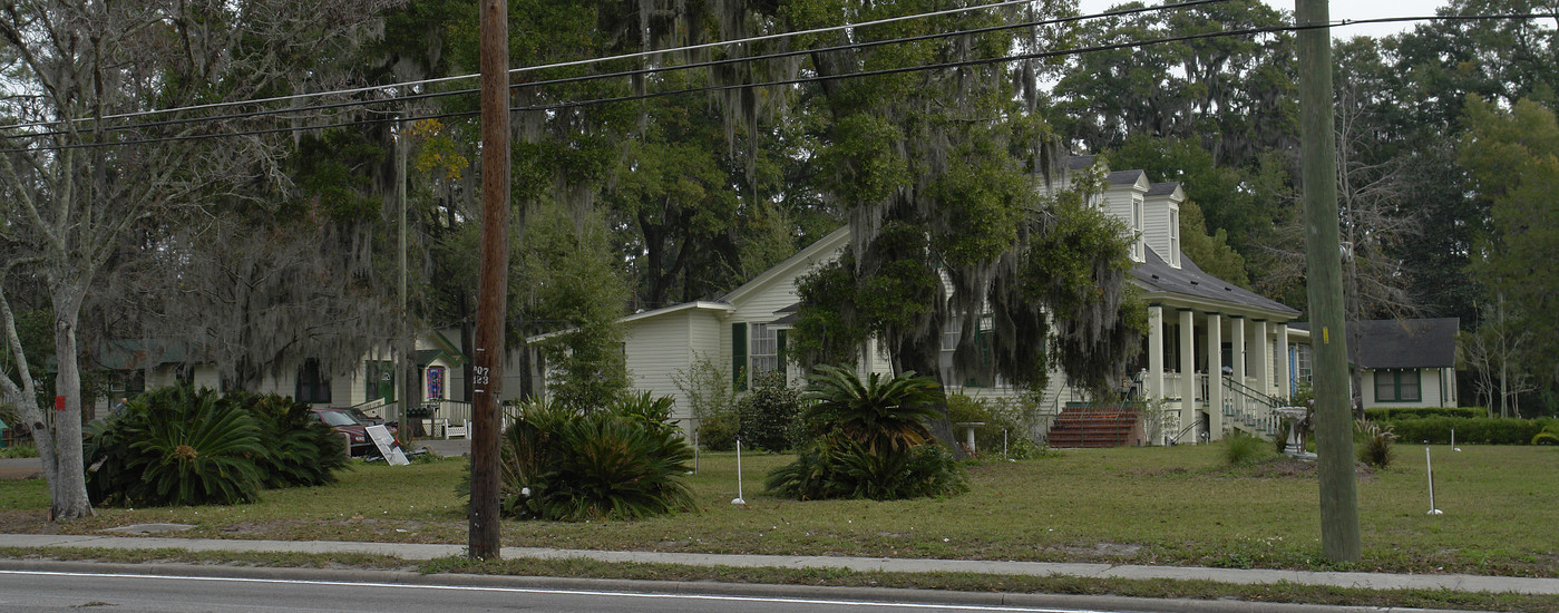 1121 NW 6th St in Gainesville, FL - Building Photo