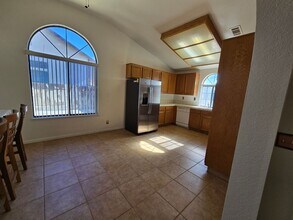 4349 E Ave Q-12 in Palmdale, CA - Foto de edificio - Building Photo