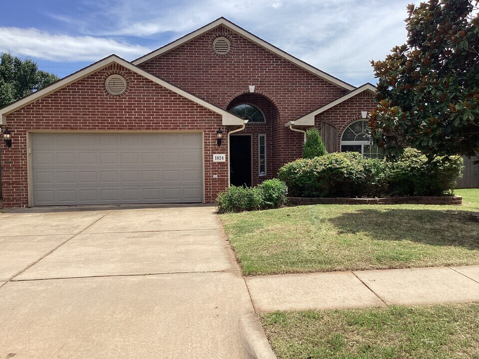 1824 NW 172nd St in Edmond, OK - Building Photo