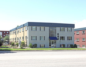 Off Broadway Flats in Englewood, CO - Foto de edificio - Building Photo