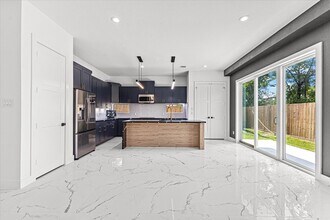 5110 Longmeadow St in Houston, TX - Building Photo - Building Photo