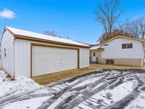38301 Murdick Dr in New Baltimore, MI - Building Photo - Building Photo