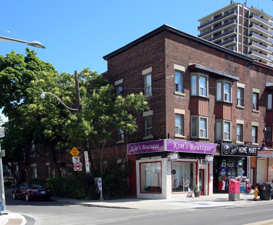 966-968 St Clair Ave W in Toronto, ON - Building Photo