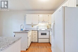 115 Stewart St in Oakville, ON - Building Photo - Building Photo