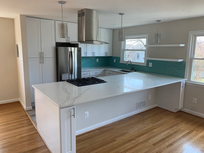 311 N Bryan St, Unit Top Floor Apartment in Arlington, VA - Building Photo - Building Photo