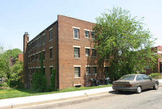 5110 A St SE in Washington, DC - Foto de edificio - Building Photo