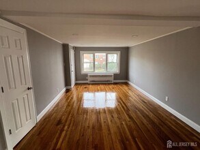 10 Garfield Park-Unit -A in Edison, NJ - Building Photo - Building Photo