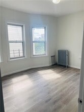 3221 Decatur Ave, Unit Apt 2 in Bronx, NY - Foto de edificio - Building Photo