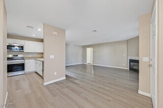 350 S Durango Dr, Unit 126 in Las Vegas, NV - Building Photo - Building Photo