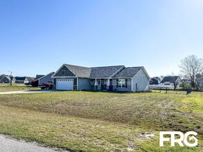 200 Willow Pond Dr in La Grange, NC - Building Photo - Building Photo