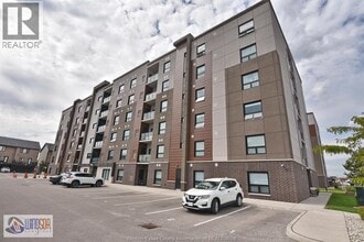 728 Brownstone Dr in Lakeshore, ON - Building Photo - Building Photo